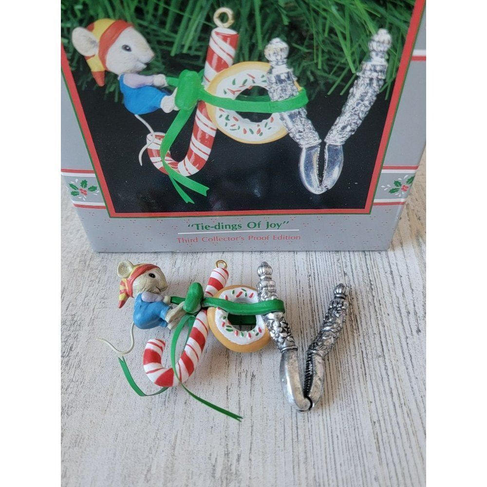 Enesco 1991 Tie-dings of Joy Mouse ornament Xmas decor